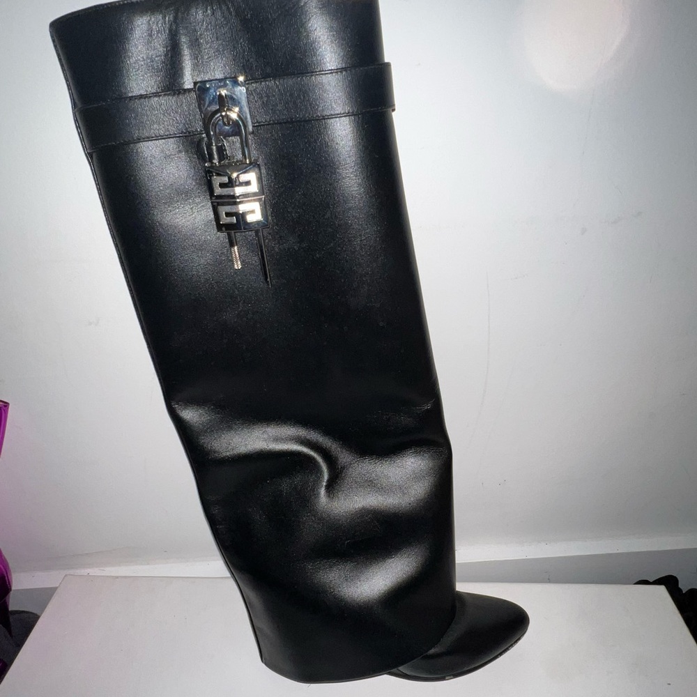 Shark Lock Black Boots